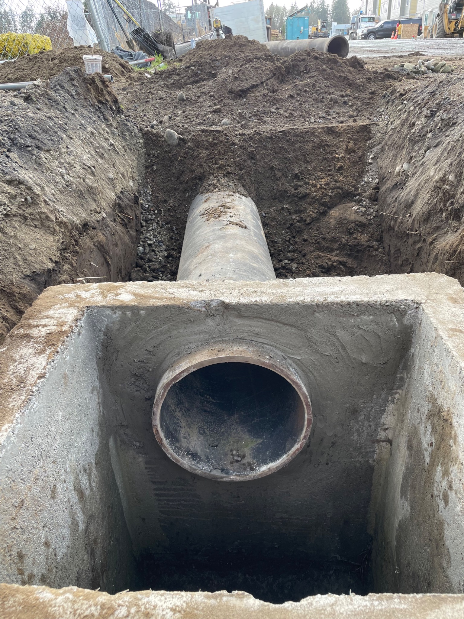 Large drainage pipe installation